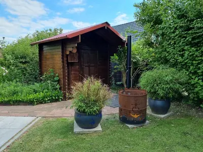 Ein Garten an der Unterkunft Ferienhaus Norderpiep 54