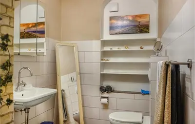 Ein Badezimmer in der Unterkunft Cozy Apartment In Wurster Nordseeküste
