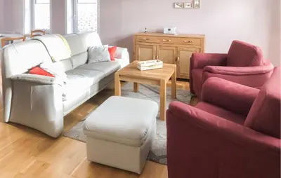 Ein Sitzbereich in der Unterkunft Cozy Apartment In Wurster Nordseeküste