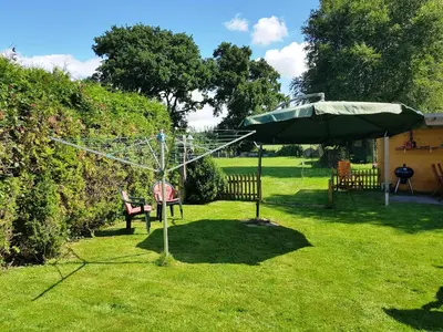 Ein Garten an der Unterkunft Haus Küstenheide
