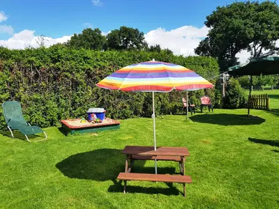 Ein Garten an der Unterkunft Haus Küstenheide