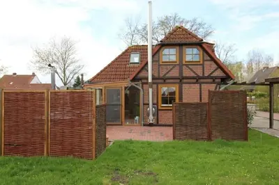 Das Gebäude in dem sich das Ferienhaus befindet