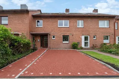 Das Gebäude in dem sich das Ferienhaus befindet