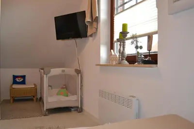 TV/Unterhaltungsangebot in der Unterkunft Kernsaniertes Ferienhaus direkt hinterm Nordseedeich NW