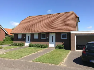 Das Gebäude in dem sich das Ferienhaus befindet