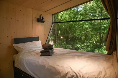 Ein Bett oder Betten in einem Zimmer der Unterkunft Sleep Space 1 - Green Tiny Spot Cuxhaven Wernerwald