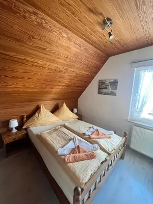 Ein Bett oder Betten in einem Zimmer der Unterkunft Pension Döser Strand