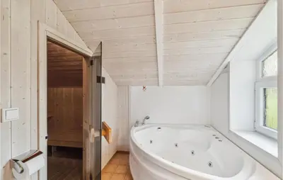 Ein Badezimmer in der Unterkunft Cozy Home In Otterndorf With Sauna