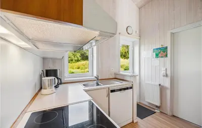 Küche/Küchenzeile in der Unterkunft Cozy Home In Otterndorf With Sauna