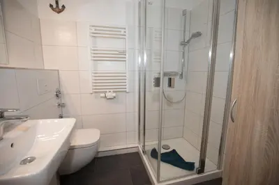 Ein Badezimmer in der Unterkunft Terrassenhaus, FeWo 58