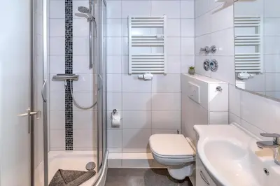 Ein Badezimmer in der Unterkunft Terrassenhaus, FeWo 22