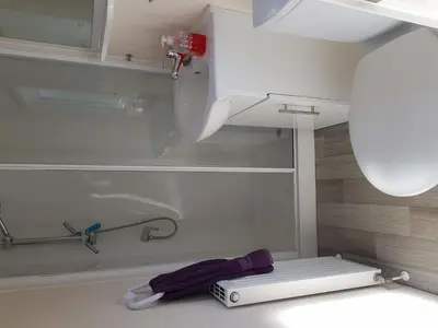 Ein Badezimmer in der Unterkunft Chalet Alpenstrandläufer am Kransburger See 543