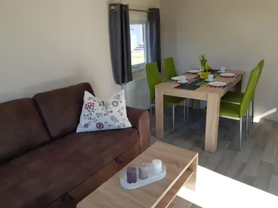 Ein Sitzbereich in der Unterkunft Chalet Alpenstrandläufer am Kransburger See 543