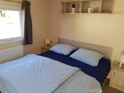 Ein Bett oder Betten in einem Zimmer der Unterkunft Chalet Austernfischer am Kransburger See 547