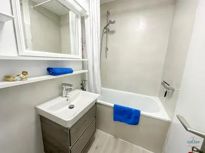 Ein Badezimmer in der Unterkunft Haus Frische Brise Sahlenburg Wohnung 06 06 Seaside
