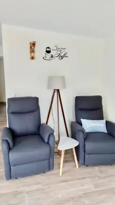 Ein Sitzbereich in der Unterkunft Am Oland 11 Bungalow