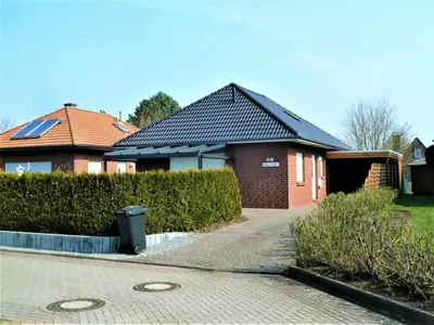 Das Gebäude in dem sich das Ferienhaus befindet