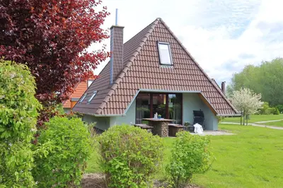 Ein Garten an der Unterkunft Ferienhaus Mellumplate 32- Wohlfühlen im hohen Norden