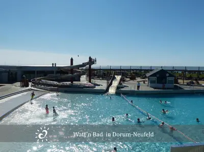 Der Swimmingpool an oder in der Nähe von Ferienwohnung de Kattuul direkt am Nordseedeich