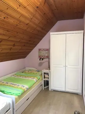 Ein Bett oder Betten in einem Zimmer der Unterkunft Bezaubernde Ferien-Doppelhaushälfte für Familien bis 4 Personen