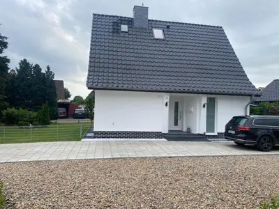 Das Gebäude in dem sich das Ferienhaus befindet