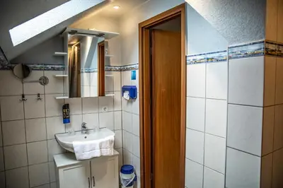 Ein Badezimmer in der Unterkunft Hotel Tum Stüürmann