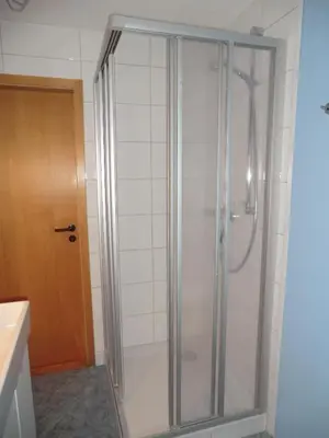 Ein Badezimmer in der Unterkunft Ferienwohnung im Ferienhaus Kästner