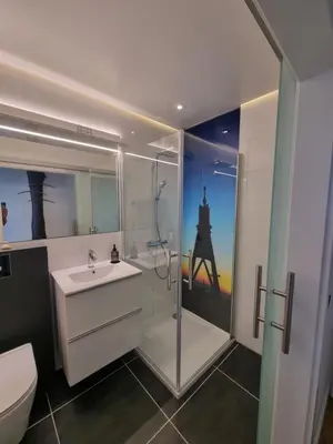 Ein Badezimmer in der Unterkunft LITTLE SKYSUITE W94 inkl Ebikes Pool Sauna