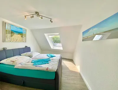 Ein Bett oder Betten in einem Zimmer der Unterkunft Küstentraum Cuxhaven, FeWo schön & modern, Strand -Grimmershörnbucht