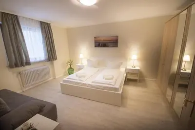 Ein Bett oder Betten in einem Zimmer der Unterkunft Haus am Sahlenburger Strand FeWo 15