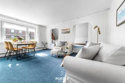 Ein Sitzbereich in der Unterkunft Ferienwohnung Hausboot an der Lagune Zwischendeck Büsum