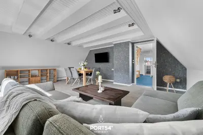 Ein Sitzbereich in der Unterkunft Ferienwohnung Hausboot an der Lagune Oberdeck Büsum