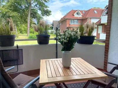 Ein Garten an der Unterkunft Haus Land & Meer FeWo14