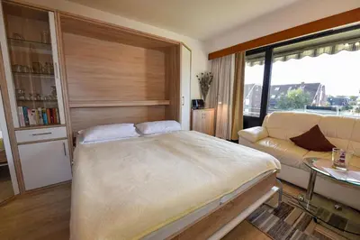 Ein Bett oder Betten in einem Zimmer der Unterkunft Haus Jan am Strand Wohnung - 215