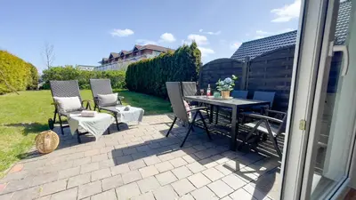 Ein Garten an der Unterkunft Haus Eversand Nr 2