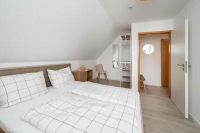 Ein Bett oder Betten in einem Zimmer der Unterkunft Perlebüdchen