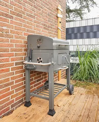 Ein für Gäste verfügbarer Grill in der Ferienwohnung