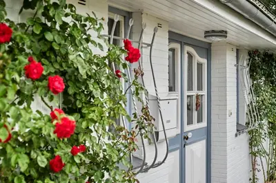 Ein Garten an der Unterkunft Küstenheide