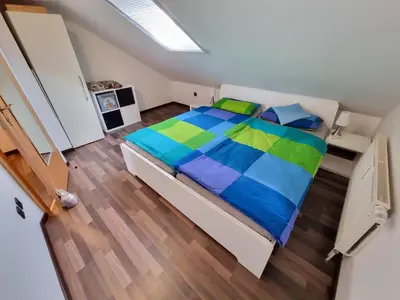 Ein Bett oder Betten in einem Zimmer der Unterkunft Nordheimstraße 150 Wohnung 6