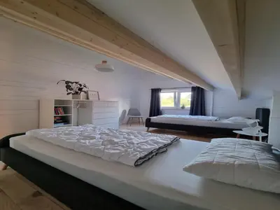 Ein Bett oder Betten in einem Zimmer der Unterkunft Comfort Steps from the North Sea