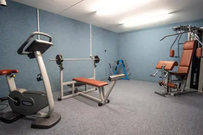 Das Fitnesscenter und/oder die Fitnesseinrichtungen in der Unterkunft Moderne strandnahe Fewo inkl Pool, Sauna, Whirlpool & Strandkorb - 235