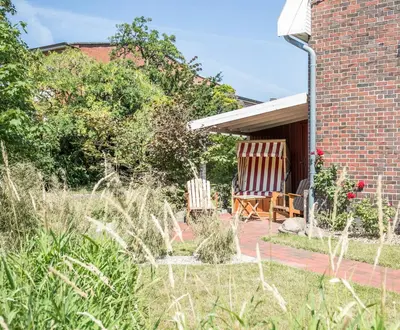 Ein Garten an der Unterkunft Haus Wellen und Meer Apartment 1
