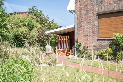 Ein Garten an der Unterkunft Haus Wellen und Meer Apartment 4