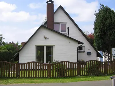 Das Gebäude in dem sich das Ferienhaus befindet