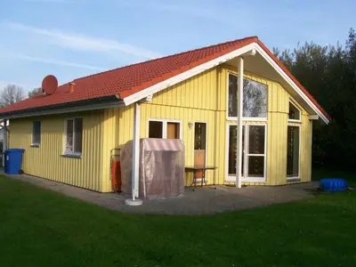 Das Gebäude in dem sich das Ferienhaus befindet