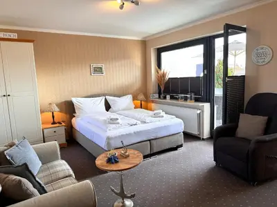 Ein Bett oder Betten in einem Zimmer der Unterkunft Atlantic Beach - by Mila FerienARPartments - Büsum Zentrum eigener Parkplatz Balkon