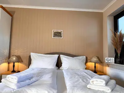Ein Bett oder Betten in einem Zimmer der Unterkunft Atlantic Beach - by Mila FerienARPartments - Büsum Zentrum eigener Parkplatz Balkon