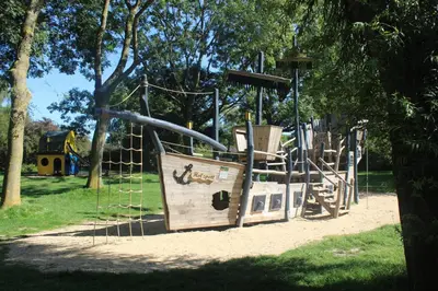 Ein Garten an der Unterkunft Ferienhaus Strandnah - Wohnung 2
