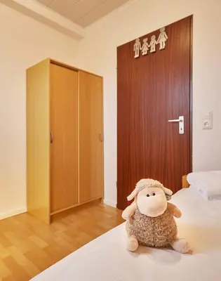 Ein Bett oder Betten in einem Zimmer der Unterkunft Rotesand - 117