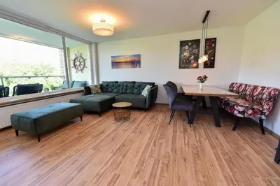 Ein Sitzbereich in der Unterkunft Strandhochhaus Döse Appartement STH009